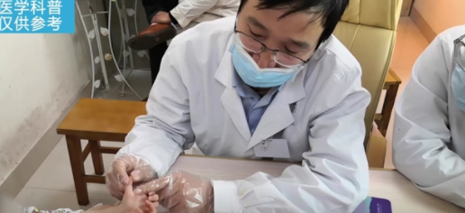 宝宝拇指伸不直，当心先天性拇指腱鞘炎